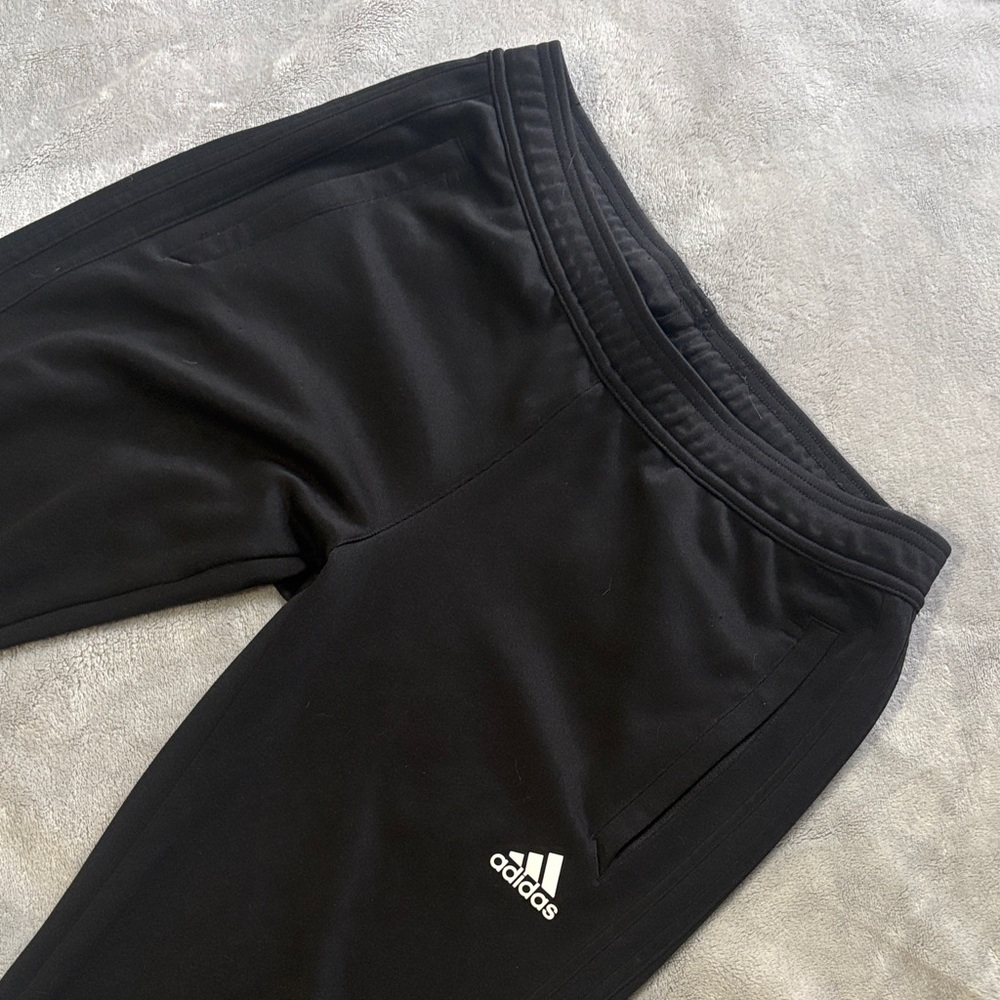 TIRO 25 ESSENTIALS
TRAINING PANTS